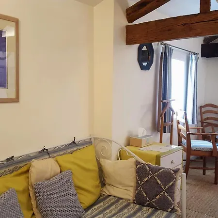 Chambre D'hotes Oiron, Deux Sevres - Not Near Taize, Burgundy Bed & Breakfast Oiron