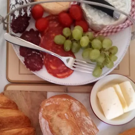 Bed and Breakfast Chambre D'hotes Oiron, Deux Sevres - Not Near Taize, Burgundy Oiron