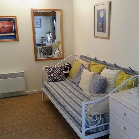 Chambre D'hotes Oiron, Deux Sevres - Not Near Taize, Burgundy Bed and Breakfast